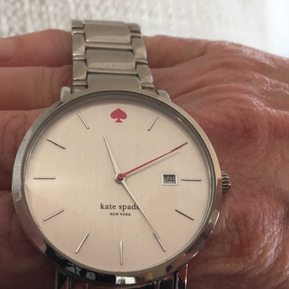 Watch needs batteries & small wrist